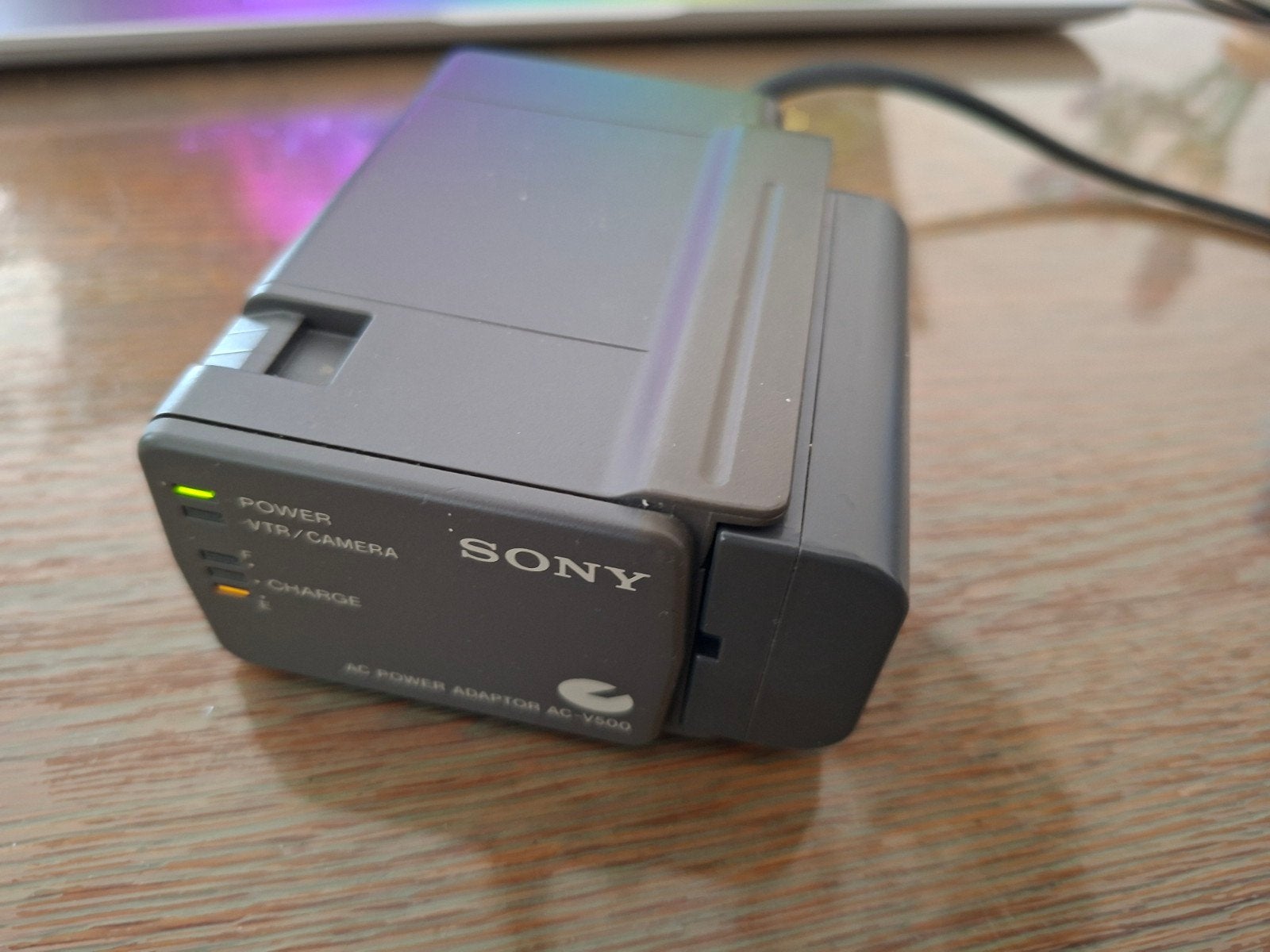 Sony AC Power Adaptor AC-V500 met Blaupunkt AX 900 accu, Ophalen of Verzenden, Gebruikt, Oplaadbaar
