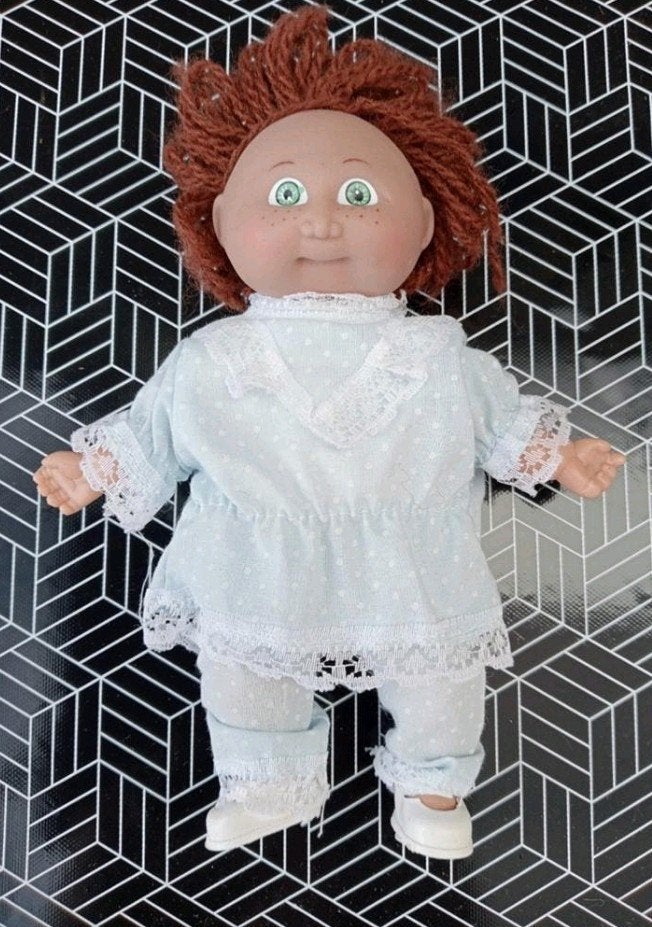 Vintage Cabbage Patch Kids pop met rood haar 16cm, Ophalen, Jongetje of Meisje, Pakje