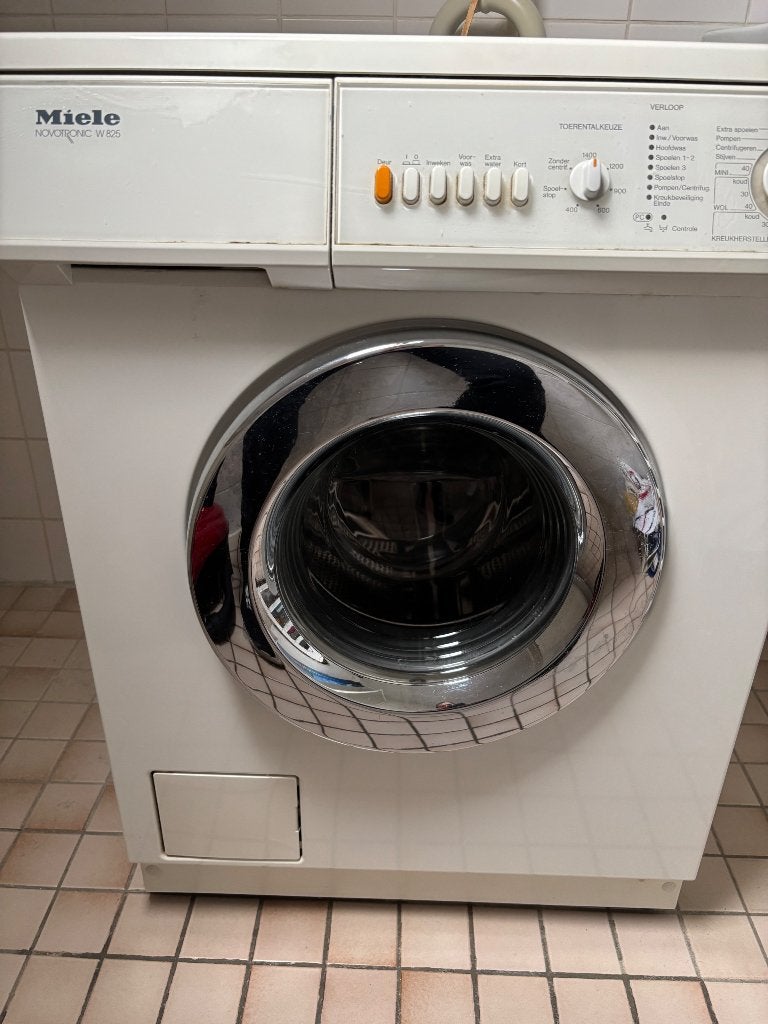 Wasmachine Miele Novotronic W 825, Ophalen, 1200 tot 1600 toeren, Gebruikt, 4 tot 6 kg