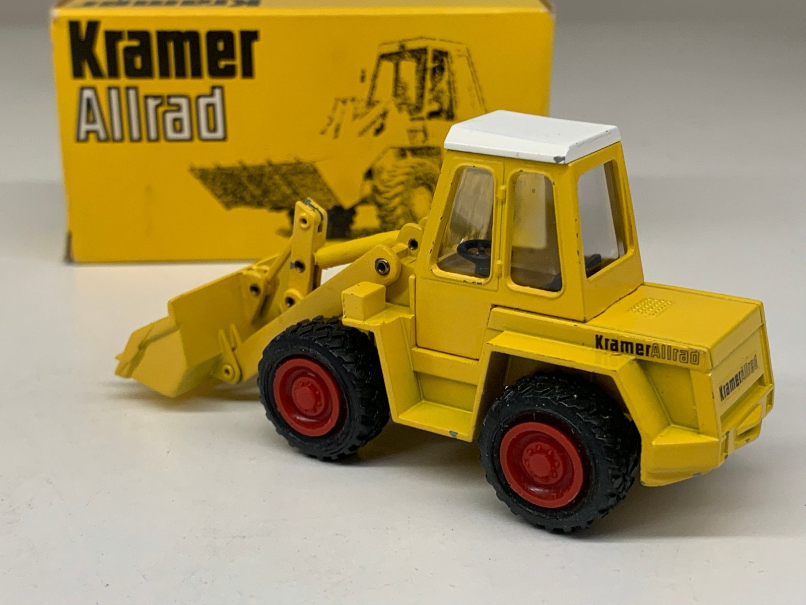 Kramer Allrad nzg  - Geel met Doos, Hobby en Vrije tijd, Ophalen of Verzenden, Zo goed als nieuw, Hijskraan, Tractor of Landbouw