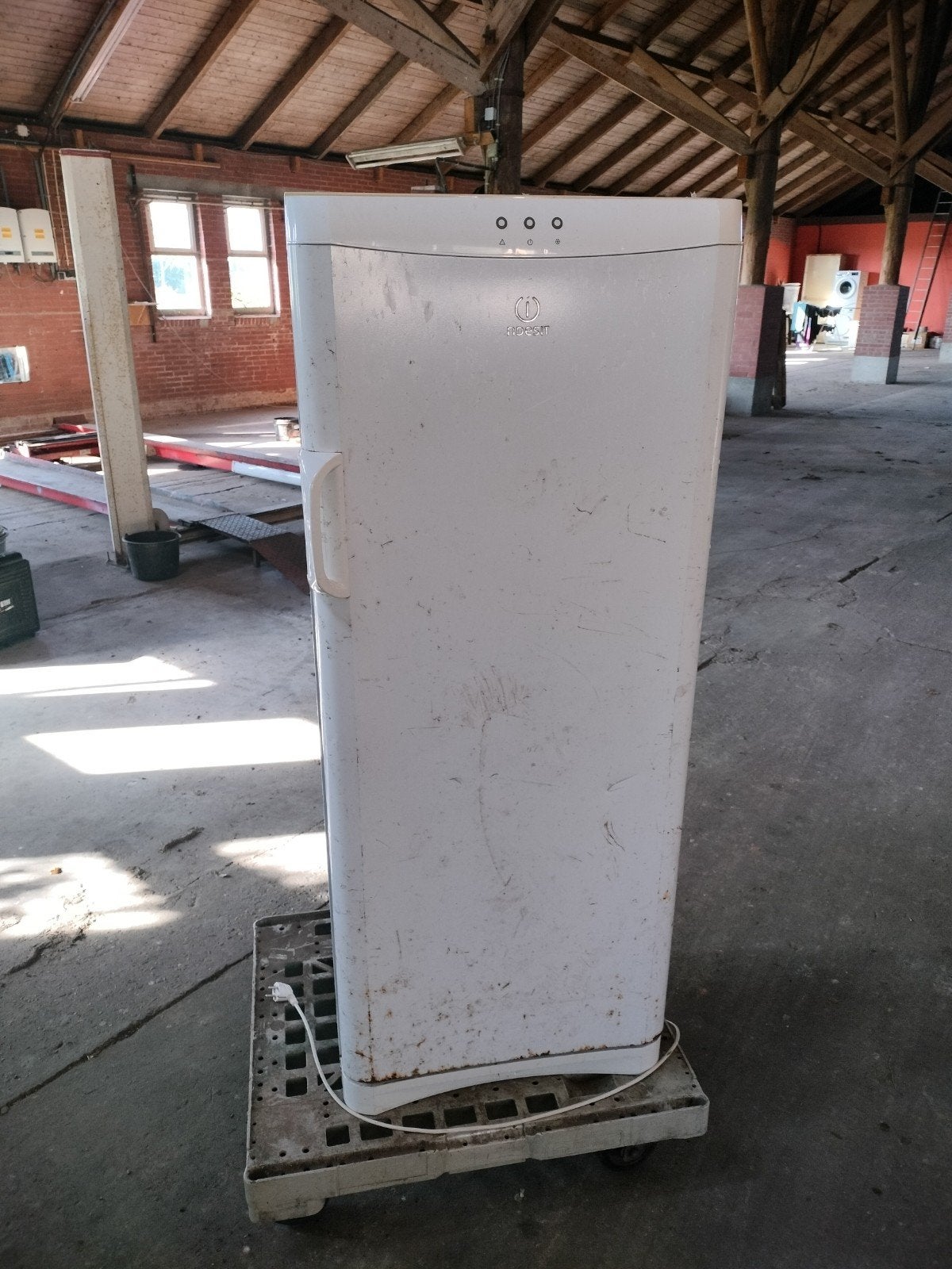 Indesit diepvries, Ophalen, Gebruikt, 200 liter of meer, 60 cm of meer