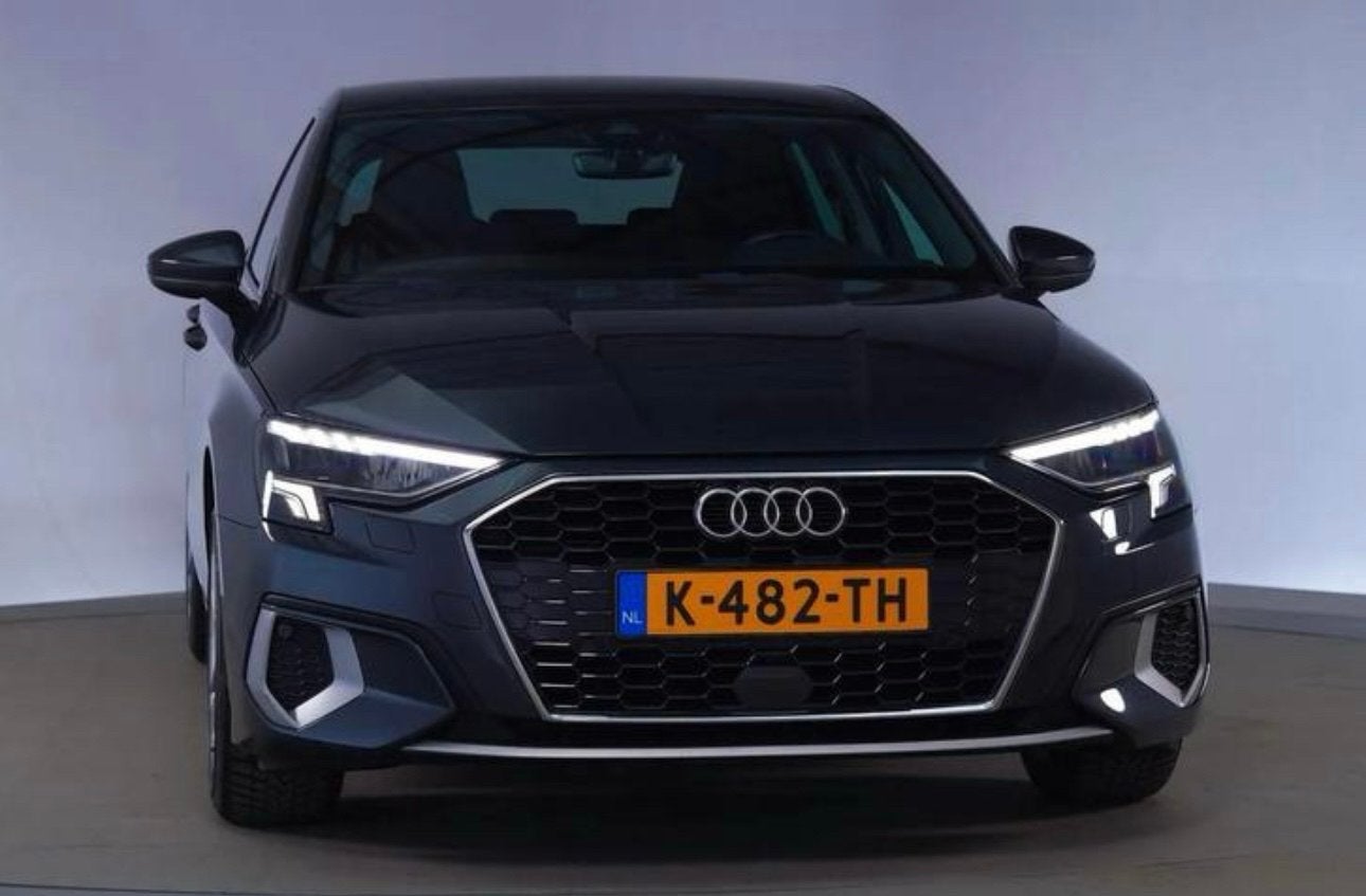 Audi A3 30 Tfsi 110pk S-tronic 2021 Grijs, Auto's, Audi, Stof, Origineel Nederlands, USB, 19 km/l