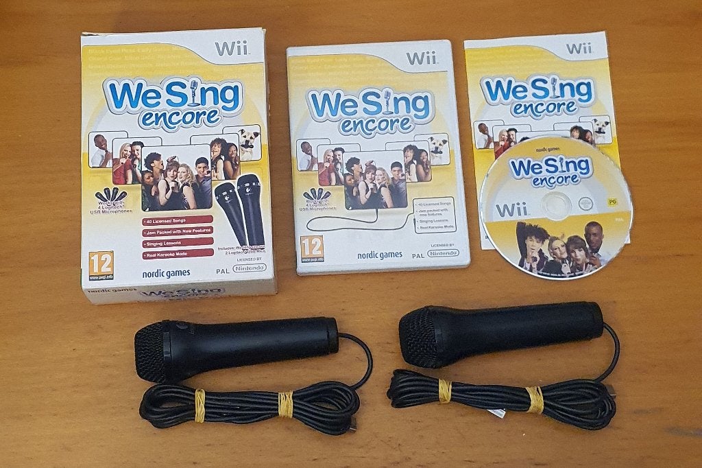 We Sing Encore & 2 Logitech Microfoons Boxed, Spelcomputers en Games, Games | Nintendo Wii, Muziek, Gebruikt, Ophalen of Verzenden