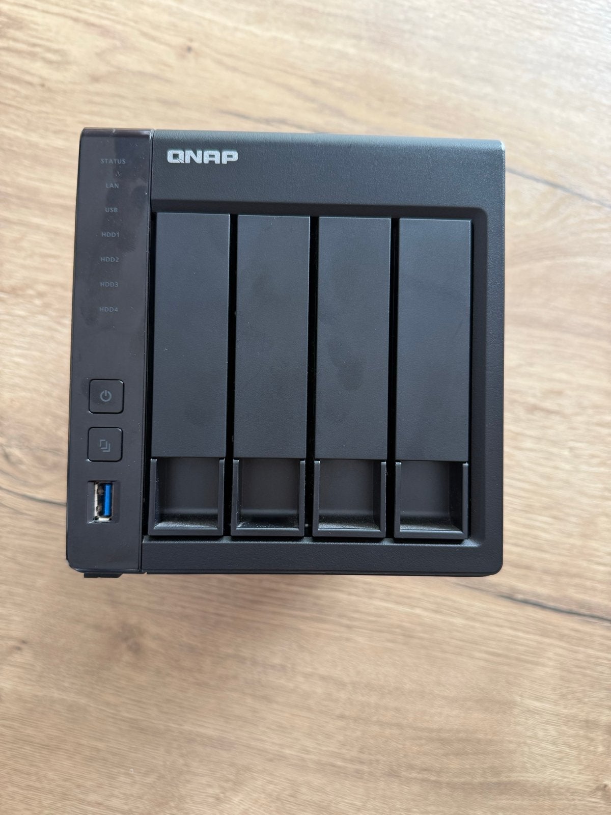 QNAP NAS TS-451+ 4-bay met Intel Celeron j1900, 8GB, HDMI, Ophalen, Zo goed als nieuw