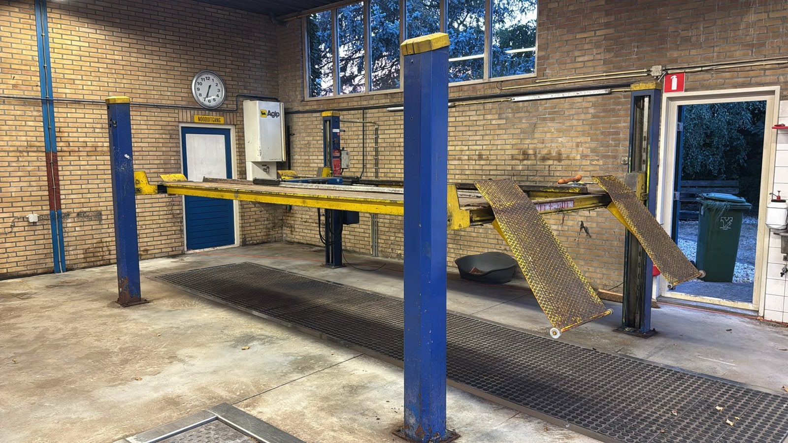2X 4 koloms hefbrug 4000kg en 2500kg, Auto diversen, Ophalen, Zo goed als nieuw