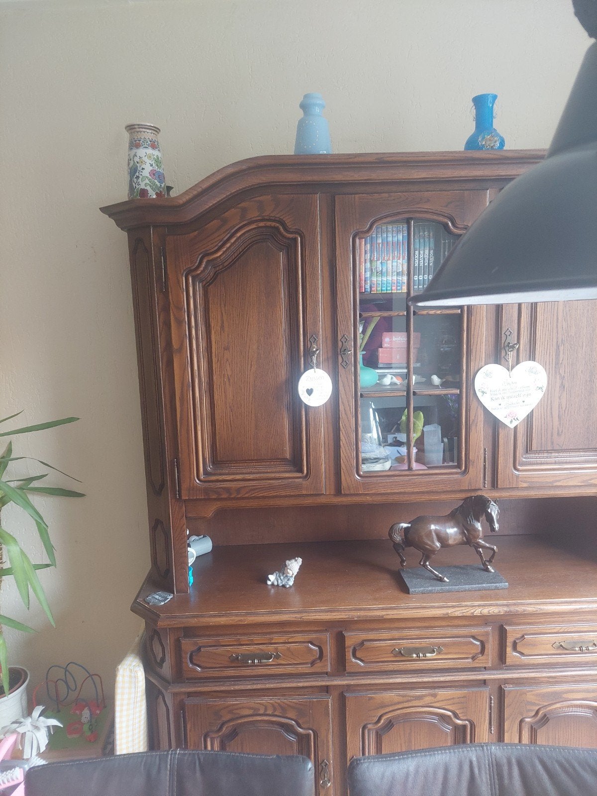 Klassieke houten kast met 3 laden en sleutels, Huis en Inrichting, Kasten | Buffetkasten, Ophalen, Gebruikt, 200 cm of meer, Klassiek