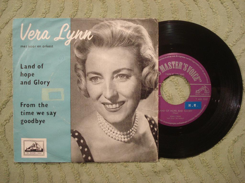 Vera Lynn 7" Vinyl Single: ‘Land of hope and glory’ (NL), Ophalen of Verzenden, Zo goed als nieuw, Pop