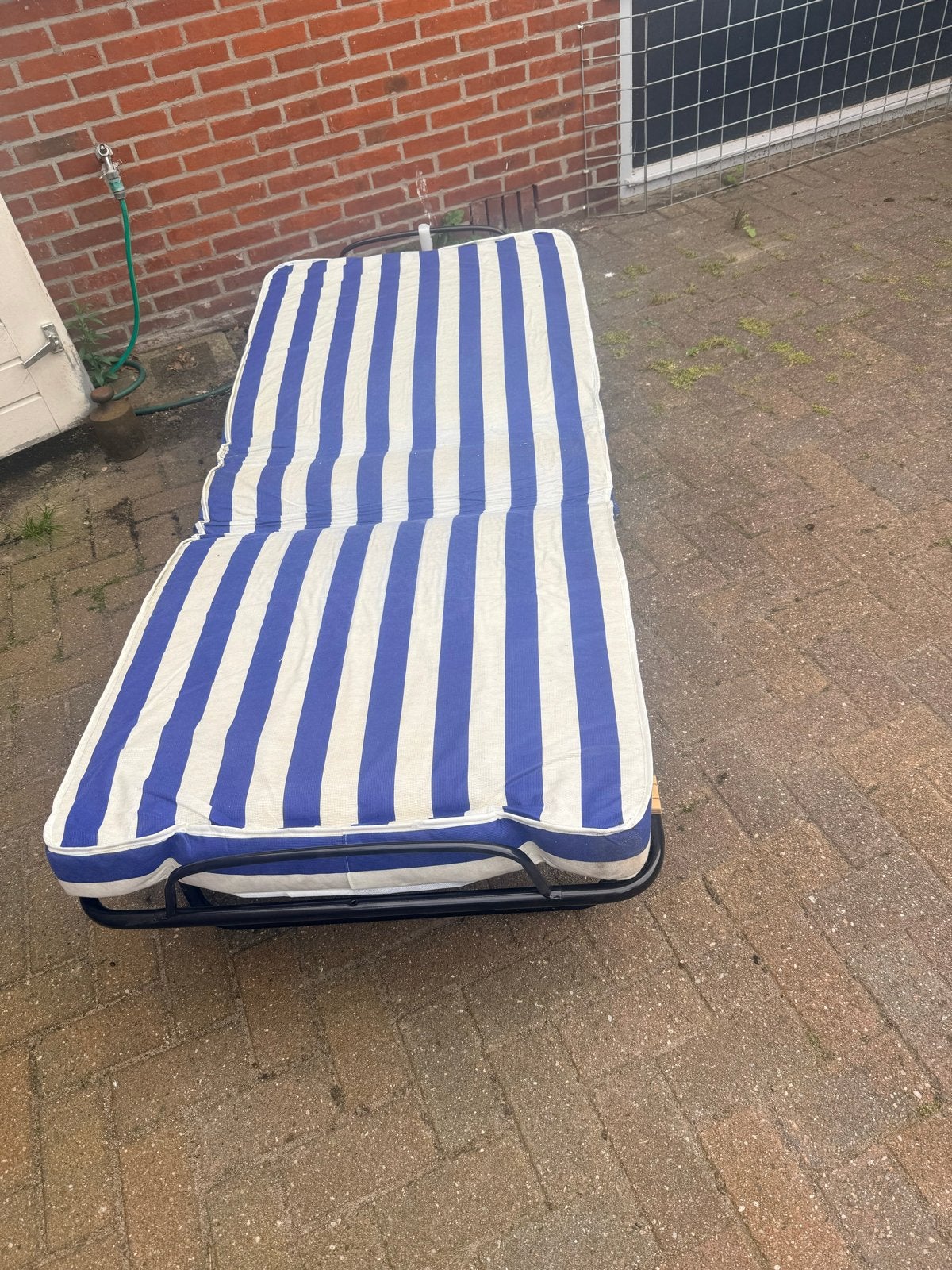 Handig opklapbed met lattenbodem en matras, Ophalen, Gebruikt, Eenpersoons, Blauw