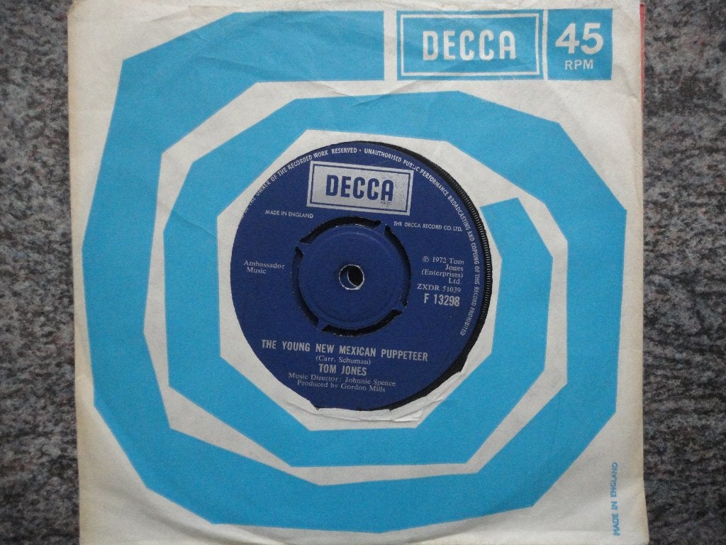 Tom Jones - The young new Mexican puppeteer UK 1972, Gebruikt, Originele persing, 7 inch, Ophalen of Verzenden
