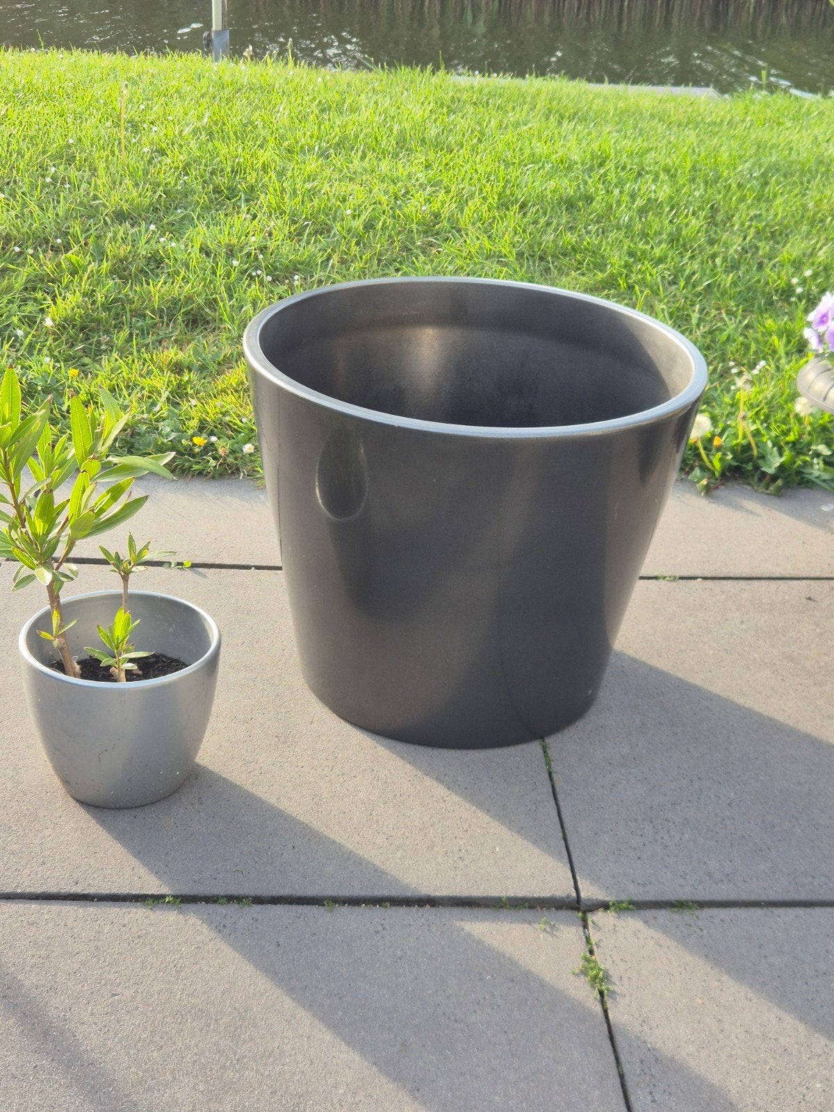 Grote donkergrijze bloempot, Ophalen, Rond, 25 tot 40 cm