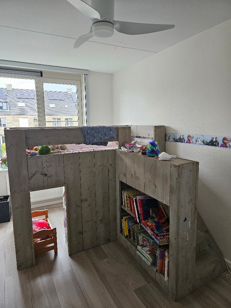 Steigerhouten Hoogslaper - Met Speelhuis & Boekenkast, Kinderen en Baby's, Kinderkamer | Stapelbedden en Hoogslapers, Ophalen