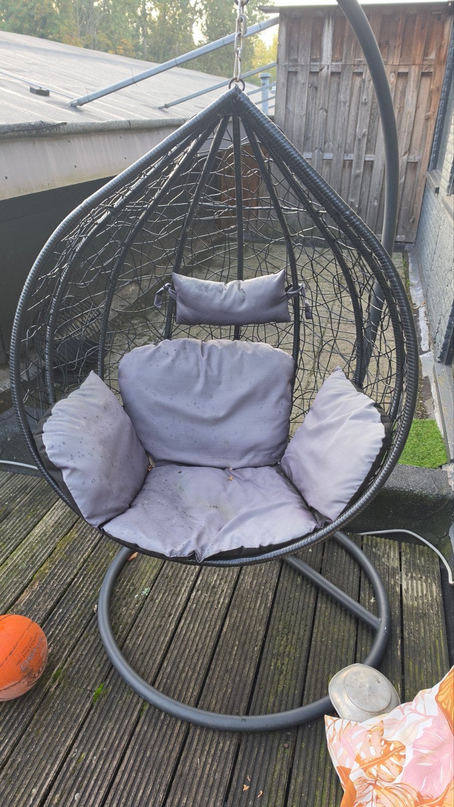 Comfortabele hangstoel met standaard en kussens, Ophalen, Gebruikt, Metaal