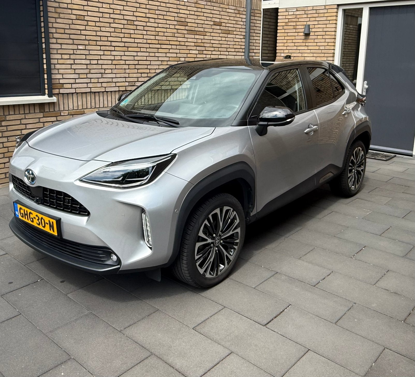 Bijzonder mooie Toyota Yaris Cross 23000 km hud Pano, 750 kg, Leder en Stof, 1490 cc, 3 cilinders