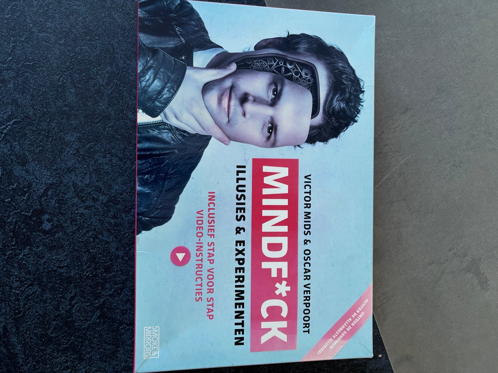Mindf*ck Illusies & Experimenten - Victor Mids, Ophalen of Verzenden, Gebruikt