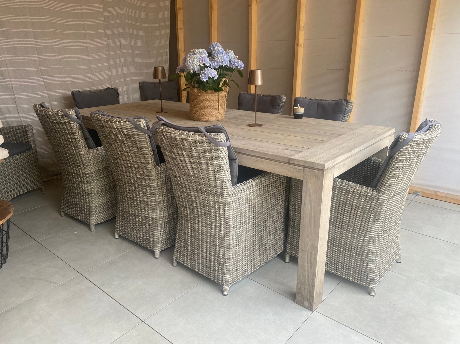Tuintafel (240x100cm) met 8 of 12 stoelen., Ophalen, Zo goed als nieuw, Wicker
