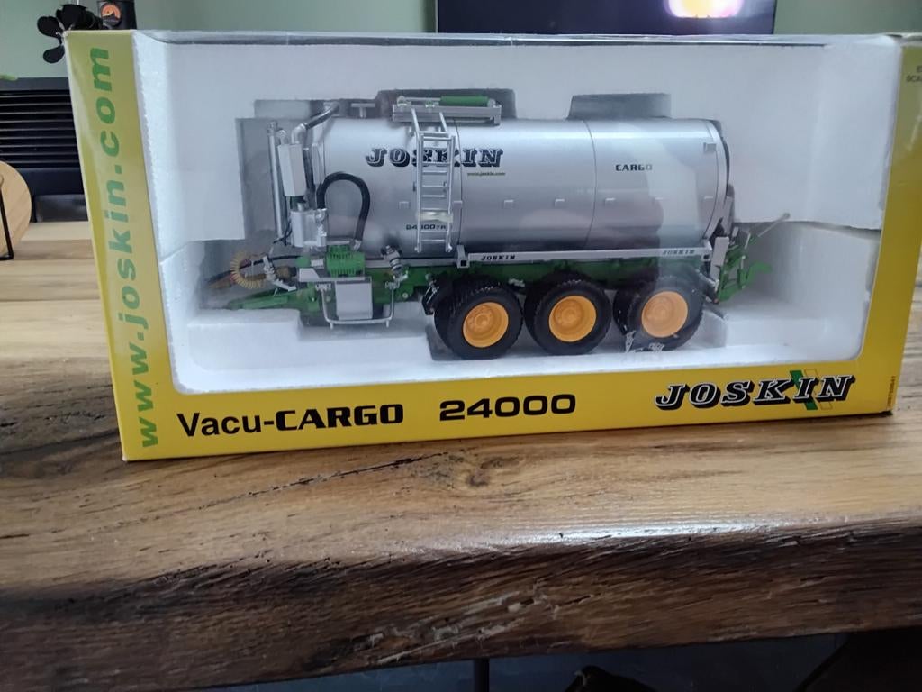 Joskin Vacu Cargo 24000 mesttank - Nieuw in doos, Overige merken, Tank, 1:32 tot 1:50, Nieuw