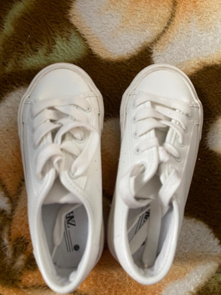 Witte Zara sneakers maat 29 voor jongens of meisjes, Ophalen of Verzenden, Nieuw, Jongen of Meisje, Schoenen