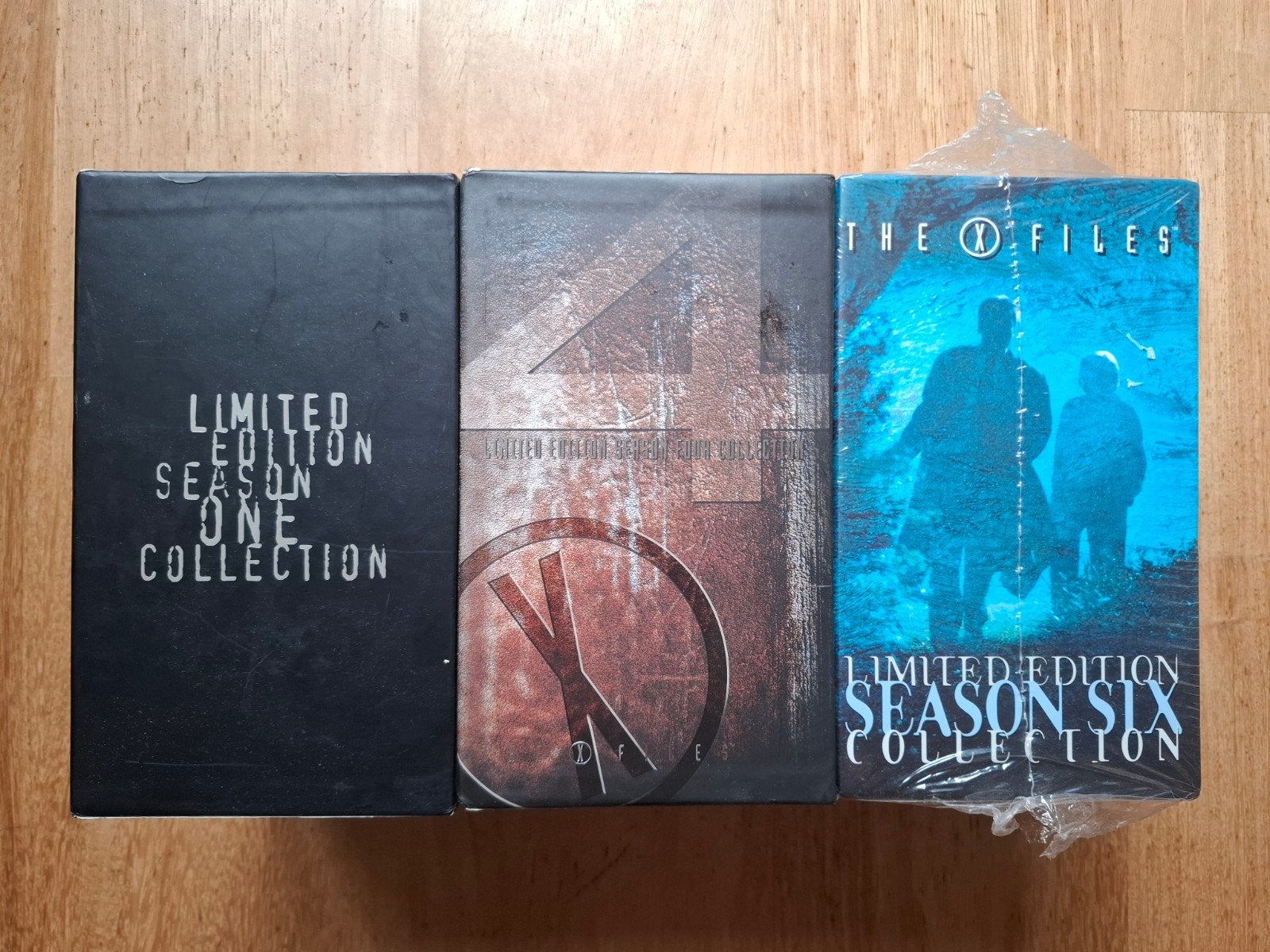 X-Files VHS boxsets. Seizoen 1, 4 en 6, Ophalen of Verzenden, Zo goed als nieuw, Science Fiction en Fantasy