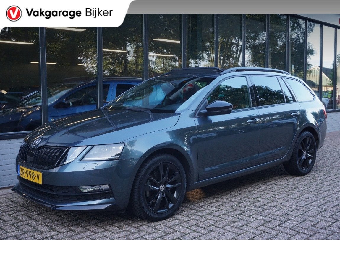 Skoda Octavia Combi 1.5 TSI Greentech Sport Business Pano/Tr, Auto's, Skoda, Stof, Gebruikt, Euro 6, 150 pk