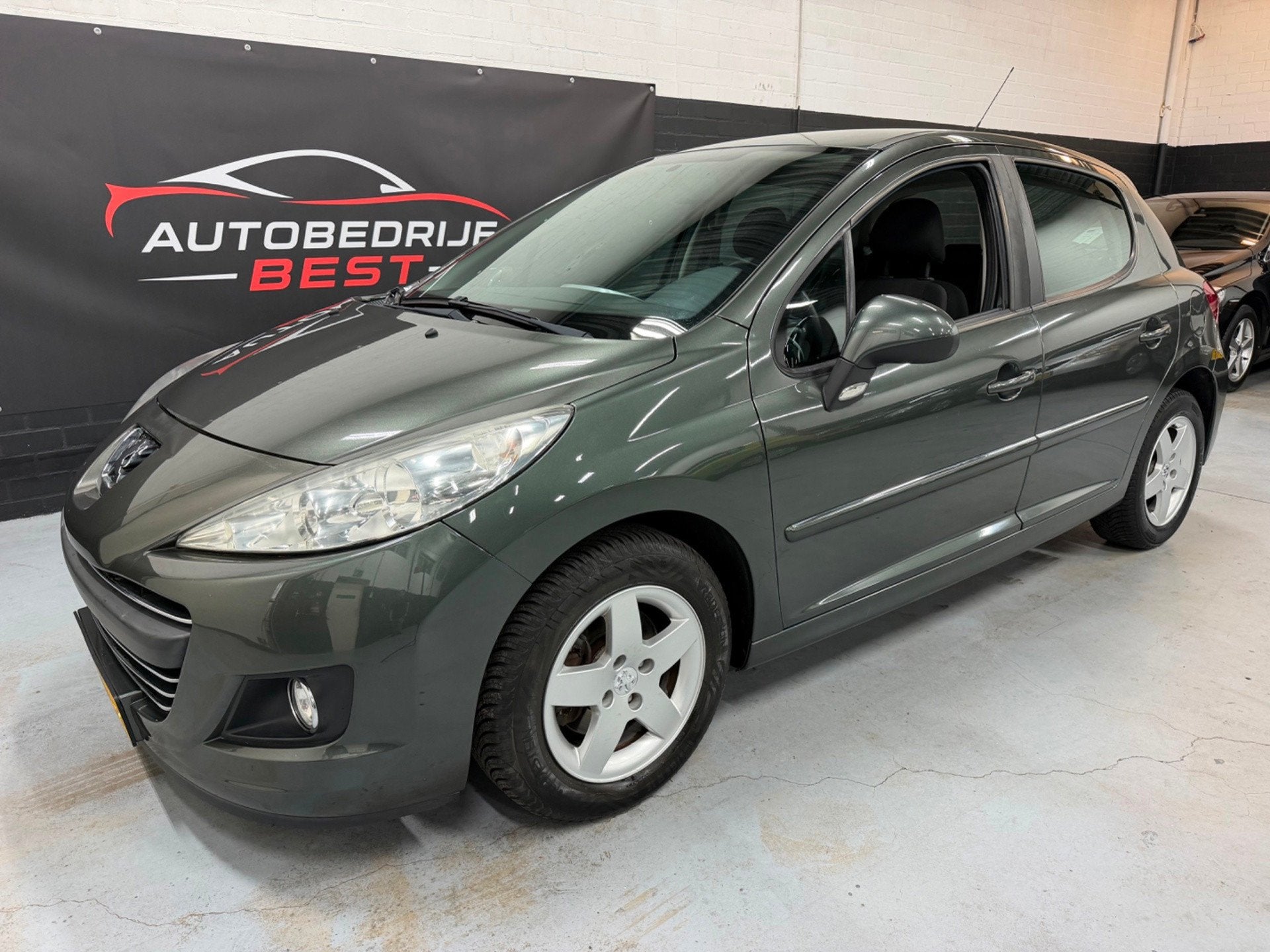 Peugeot 207 1.4 VTi Style Nap/Airco/APK 29-10-2027!, Voorwielaandrijving, Euro 5, Stof, Gebruikt