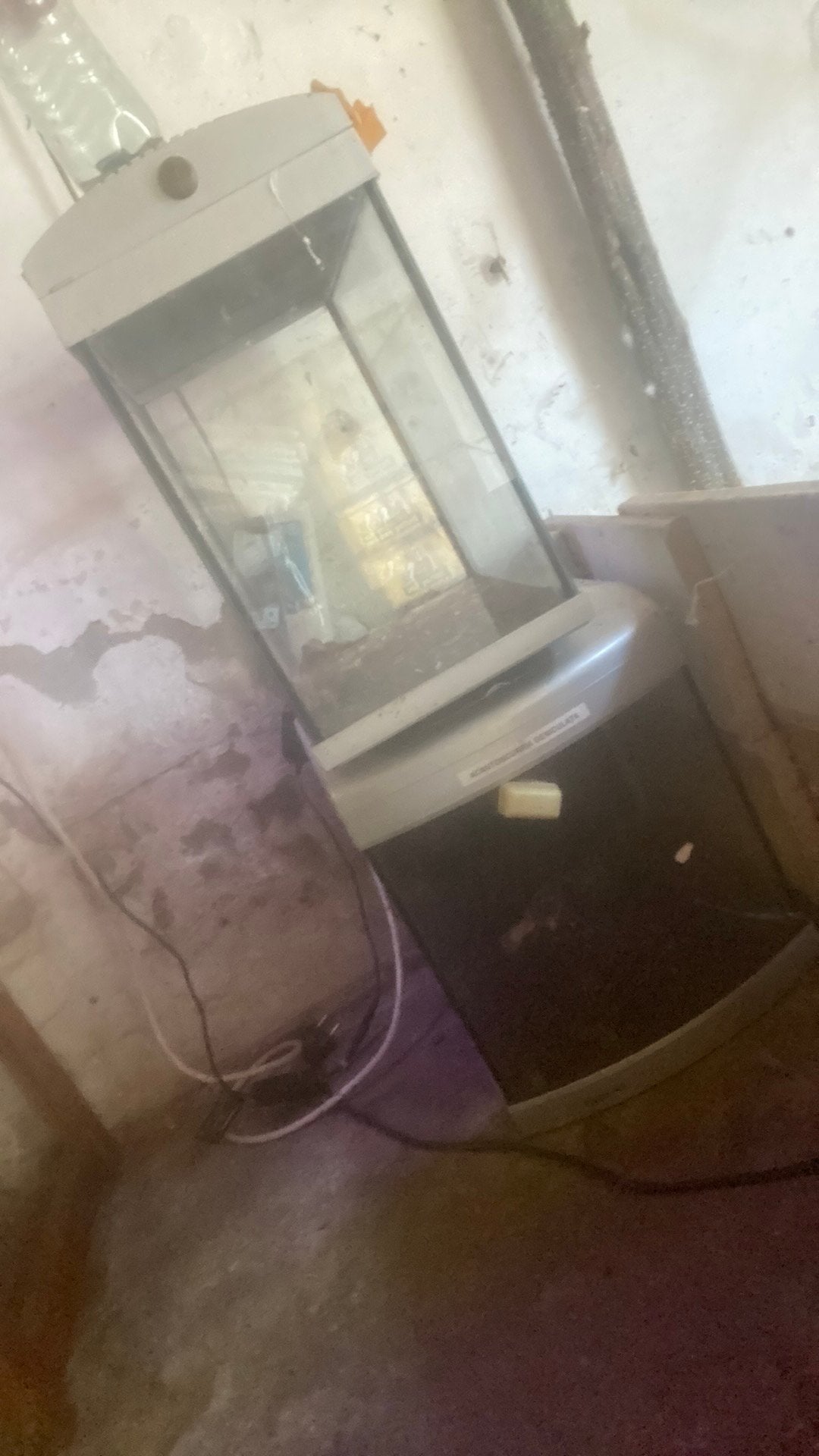 Gratis twee oude aquariums, Ophalen, Gebruikt, Leeg aquarium