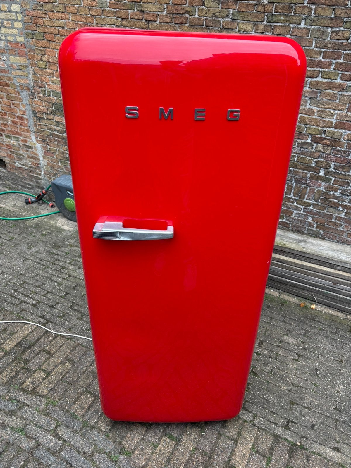 Rode Smeg koelkast (gratis, voor onderdelen), Witgoed en Apparatuur, 100 tot 150 liter, Niet werkend, 45 tot 60 cm, Met vriesvak