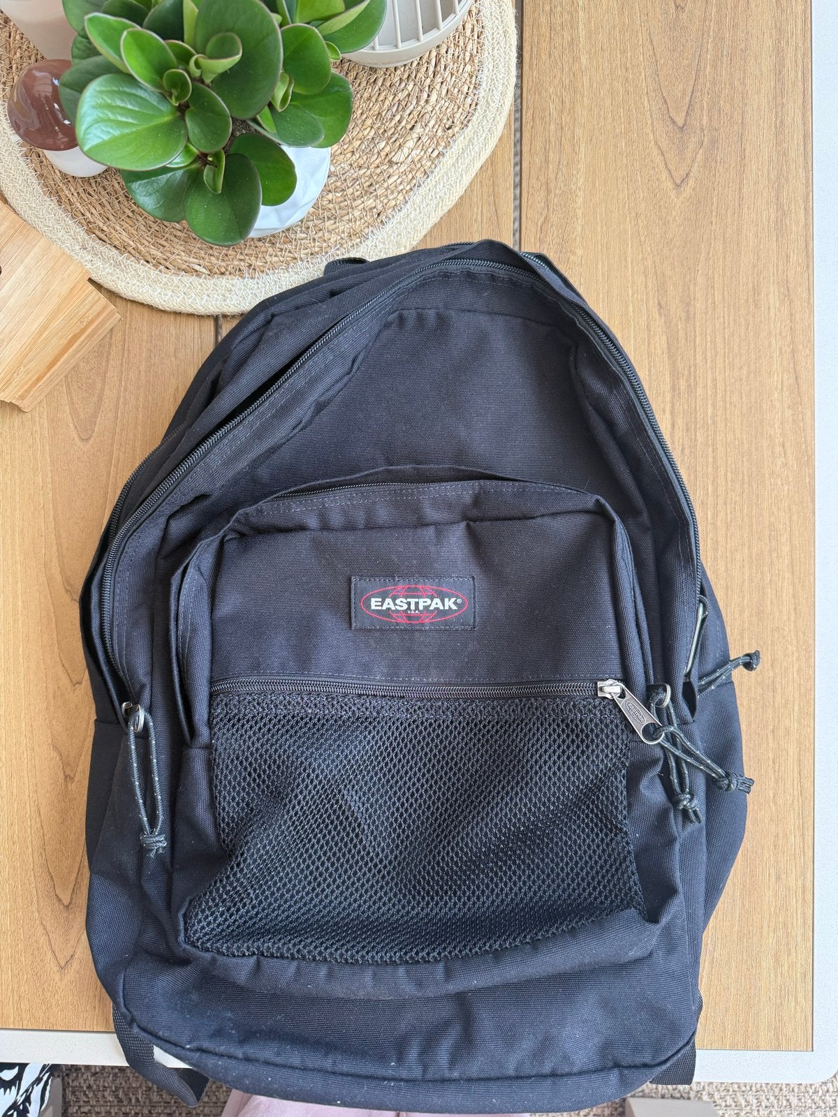 Grote zwarte Eastpak rugzak met 3 vakken, Sieraden, Tassen en Uiterlijk, Ophalen of Verzenden, Gebruikt, 25 tot 40 cm, Eastpak