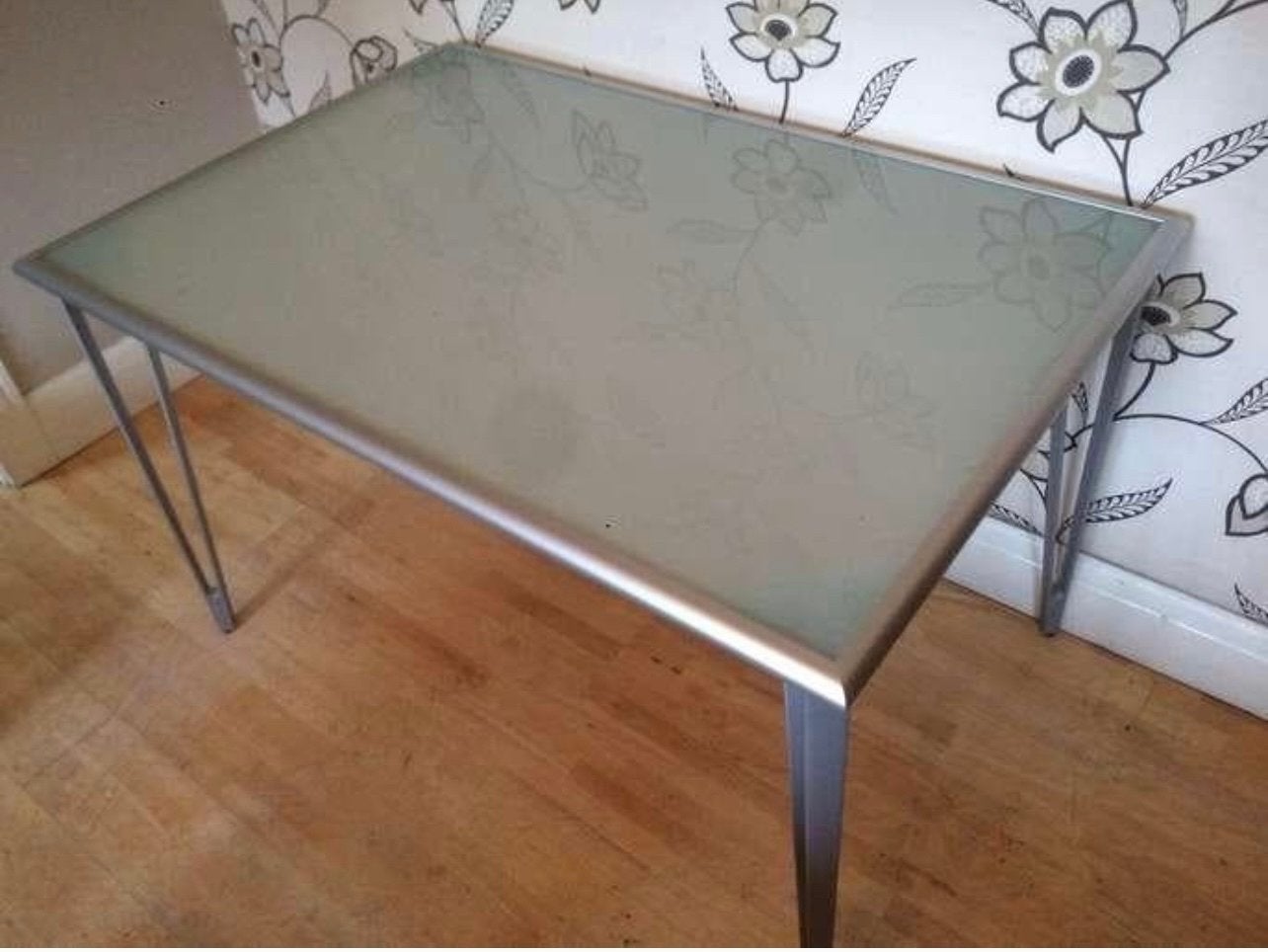 Glazen tafel met hairpin poten, Ophalen, Gebruikt, 100 tot 150 cm, Tot twee personen