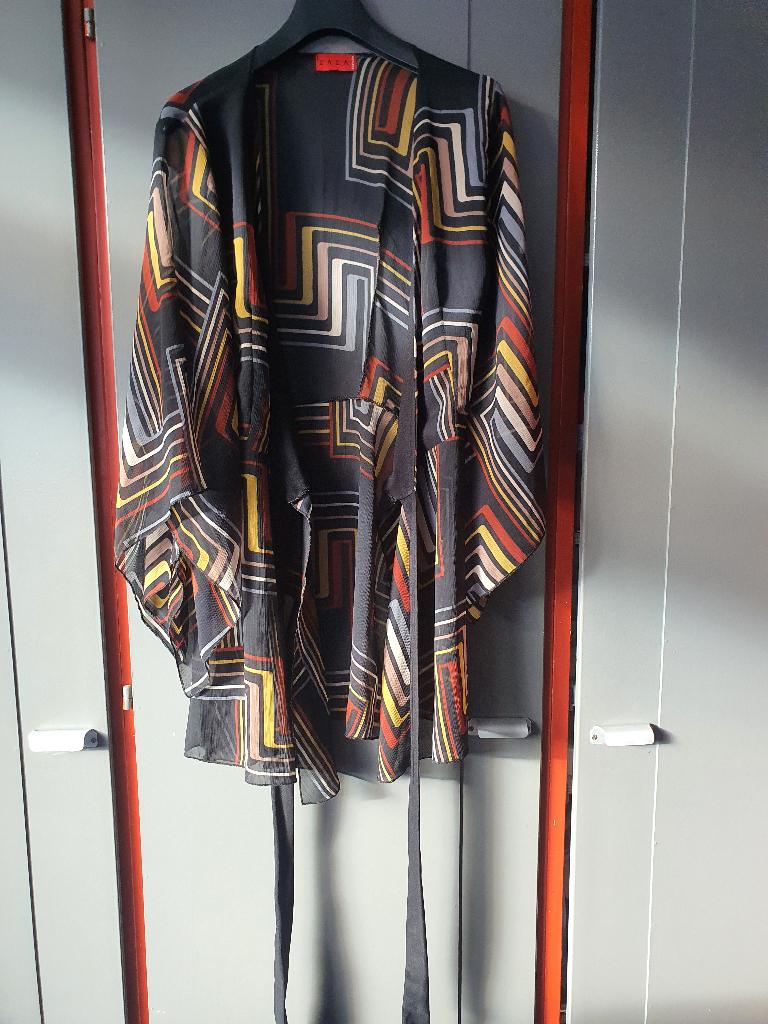 ZAZA Kimono – Grafische Print – M/L – Zomer Essential, Kleding | Dames, Jurken, Maat 38/40 (M), Zwart, Ophalen of Verzenden, Zo goed als nieuw