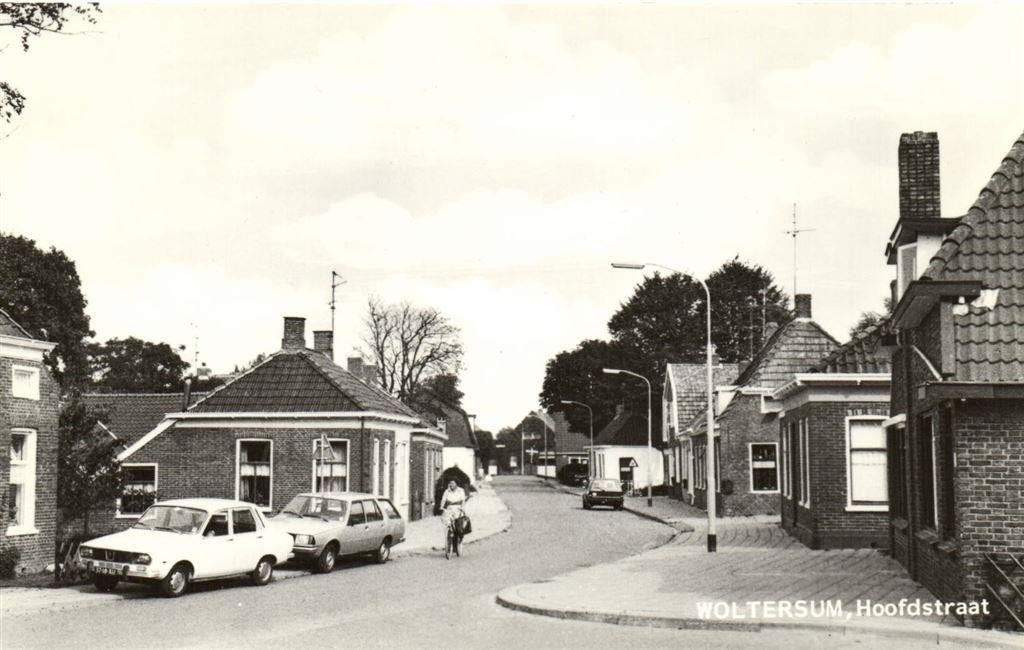 Woltersum, Hoofdstraat - auto - ongelopen, Verzamelen, Ansichtkaarten | Nederland, Verzenden, 1960 tot 1980, Ongelopen, Groningen