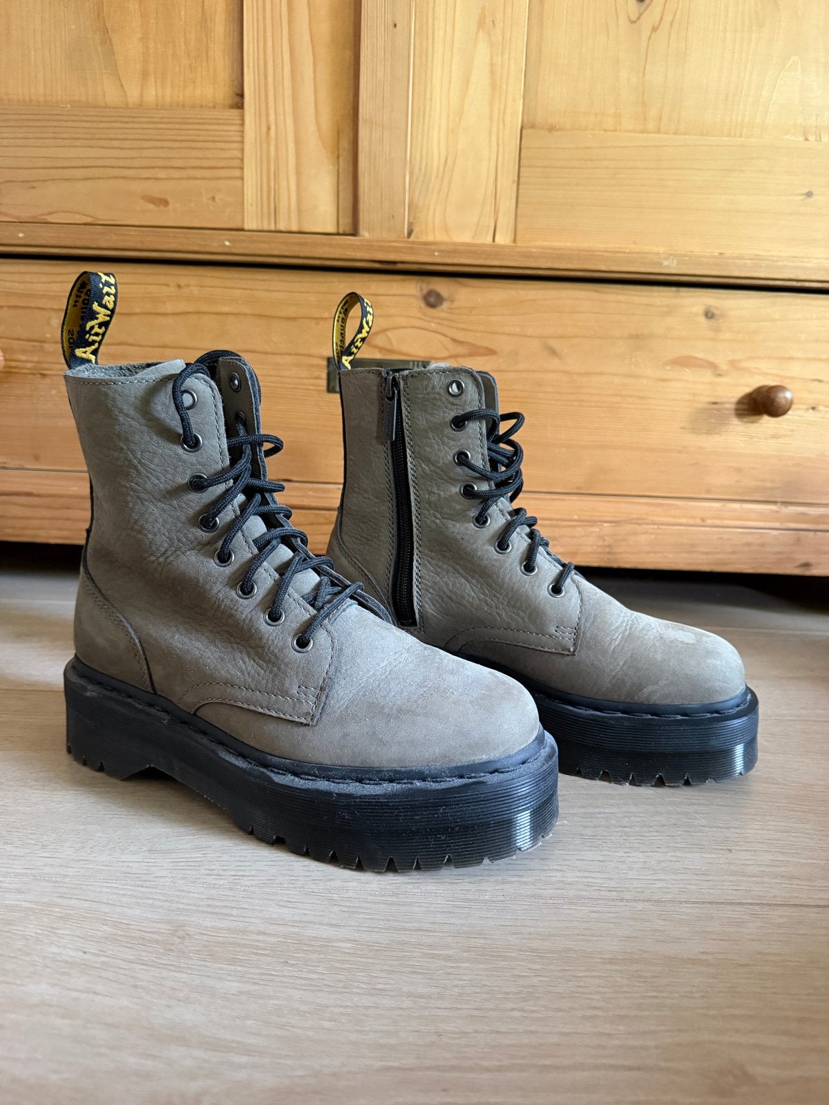 Dr. Martens, Zo goed als nieuw, Ophalen, Zo goed als nieuw, Grijs, Lage of Enkellaarzen