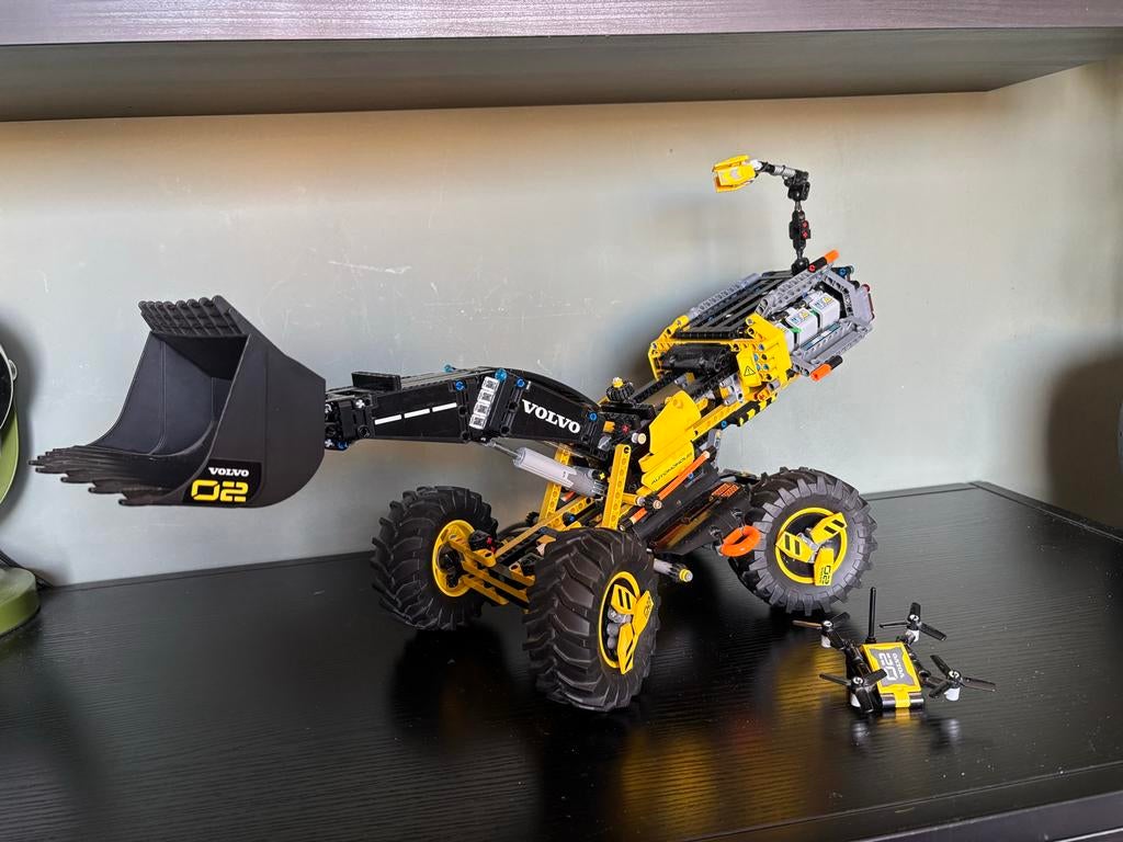 Lego Technic Volvo ZEUX Concept Wheel Loader, Ophalen of Verzenden, Zo goed als nieuw