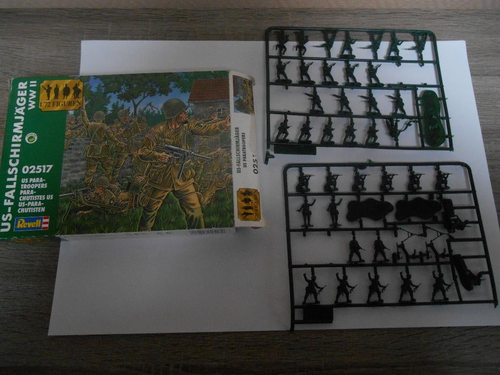 revell soldaatjes 1/72 met doos amerikaanse parachtisten, Ophalen, Zo goed als nieuw, 1:50 of kleiner, Figuur of Figuren