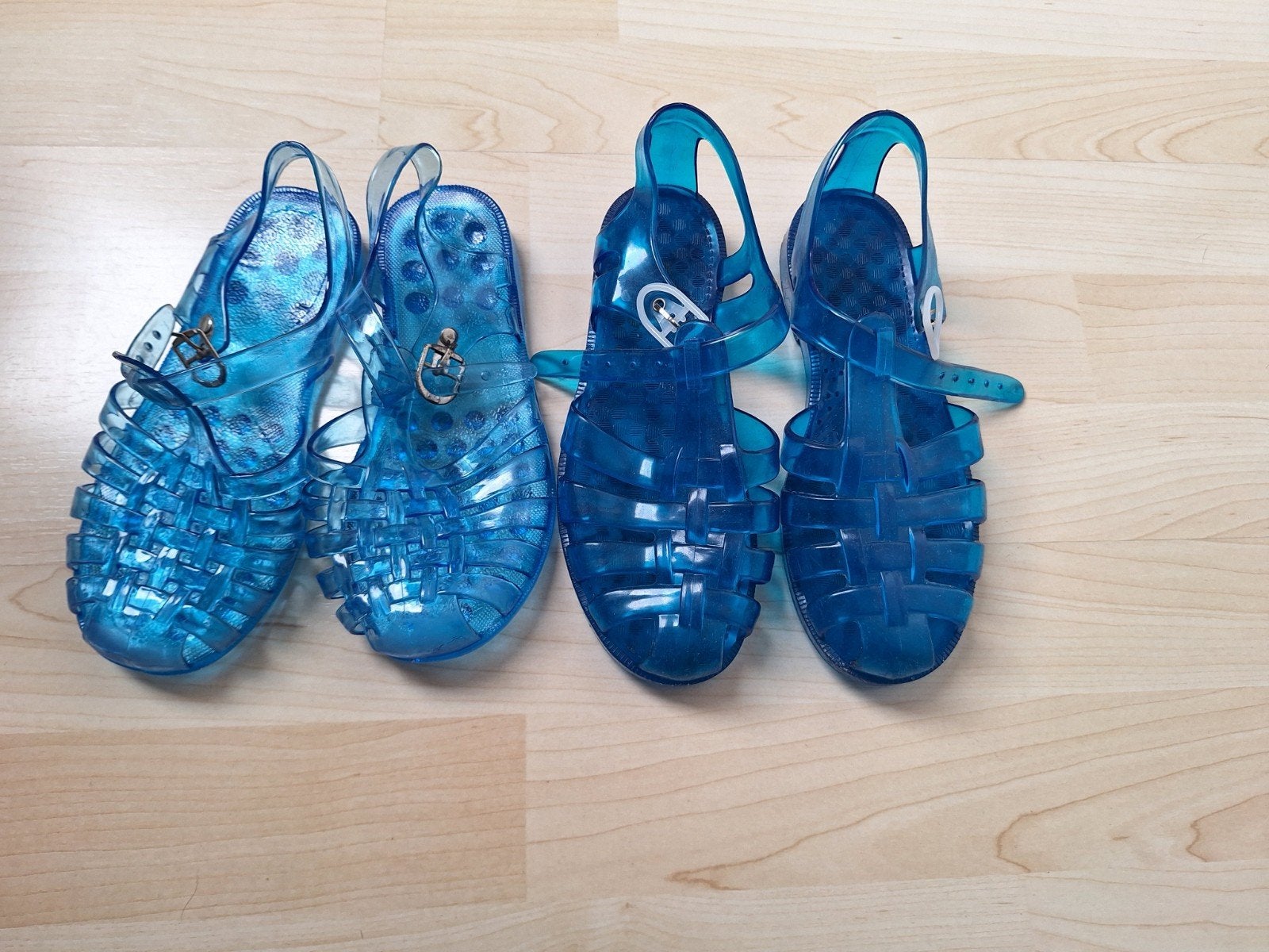 Twee paar blauwe waterschoenen maat 33 en 34, Kinderen en Baby's, Kinderkleding | Schoenen en Sokken, Ophalen of Verzenden, Jongen of Meisje