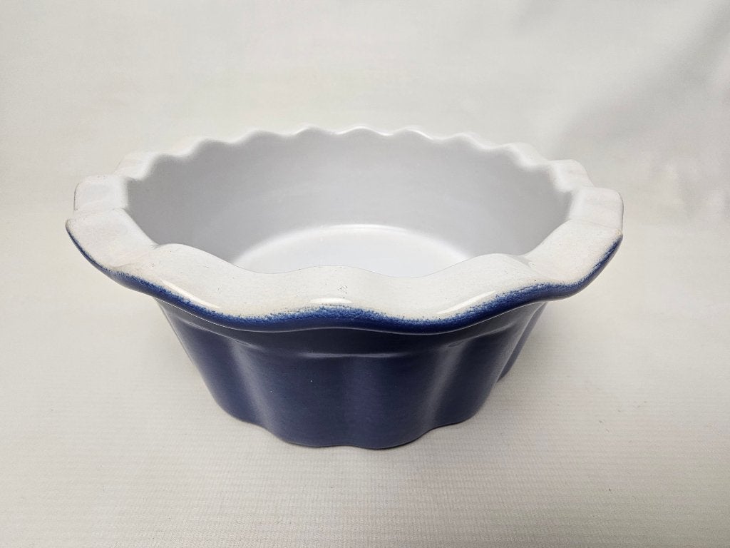 # Emile Henry Ovenschaal blauw gegolfde rand, Gebruikt, Keramiek, Ophalen of Verzenden, Schaal of Schalen