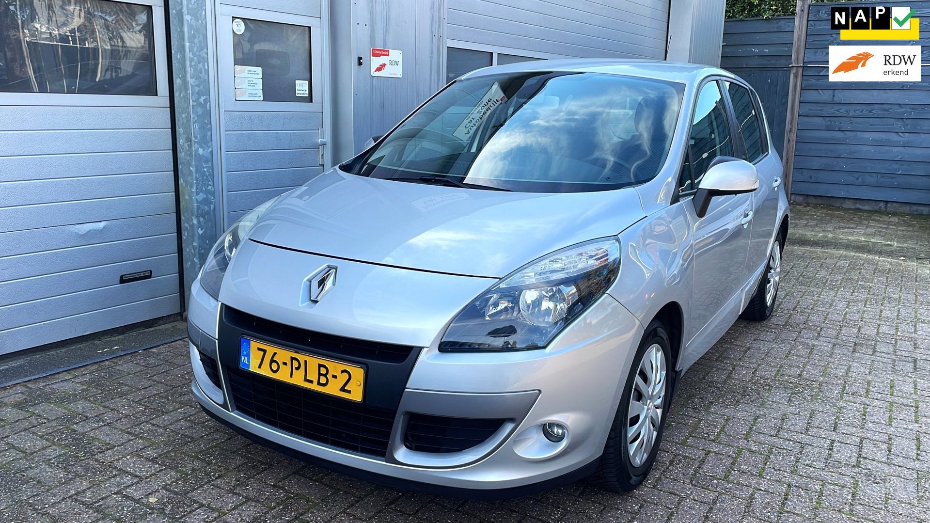 Renault Scénic 2.0 Expression AUT-Navi-Clima-Trekhaak-N APK, Auto's, Stof, Gebruikt, 4 cilinders, Origineel Nederlands