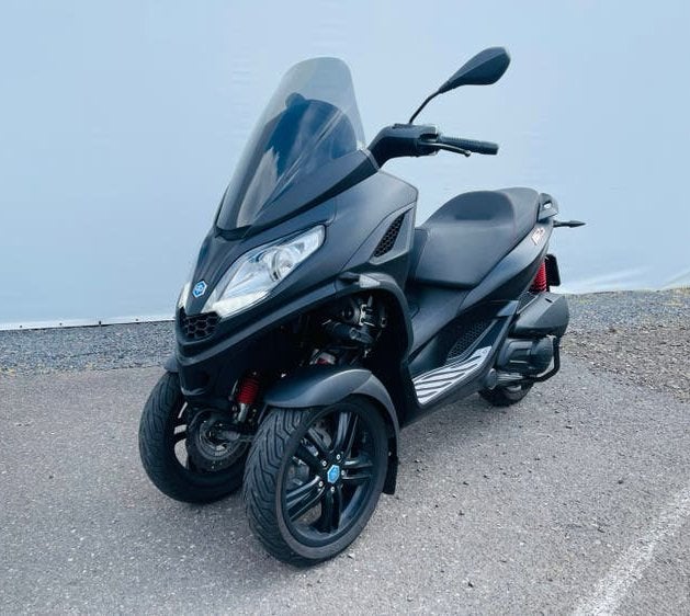PIAGGIO MP3 300 HPE SPORT 2023 MATT ZWART AUTORIJBEWIJS, 300 cc, Nieuw, 3 cilinders, Particulier