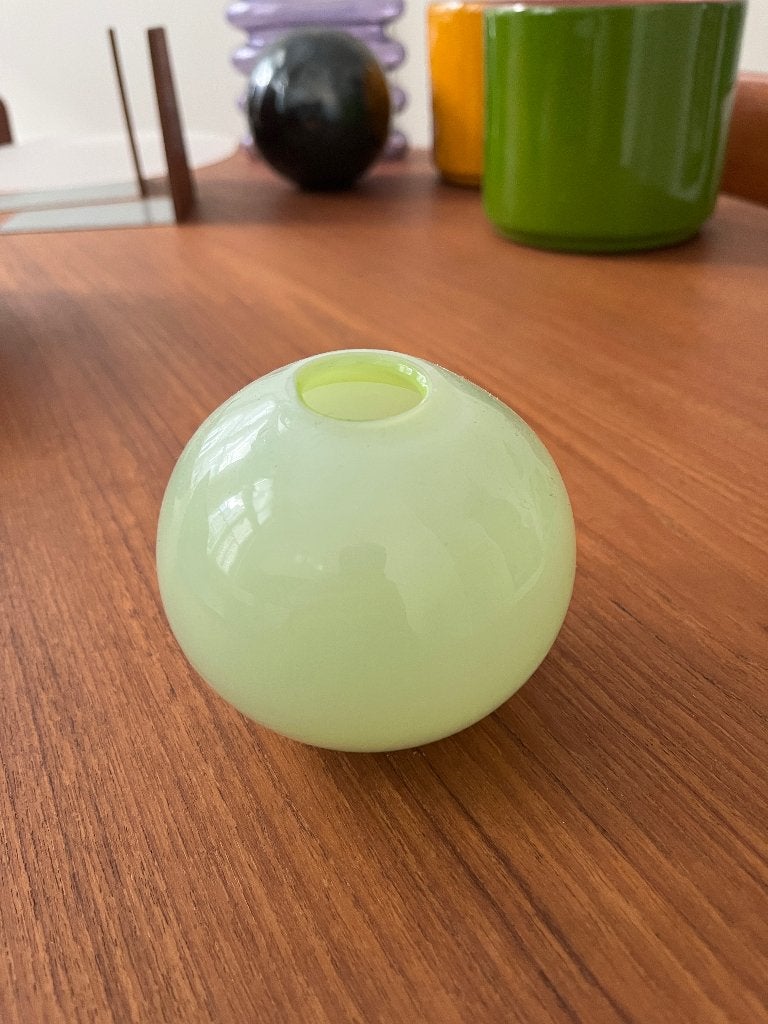 Glazen vaasje licht groen / geel, Ophalen of Verzenden, Zo goed als nieuw, Groen, Glas