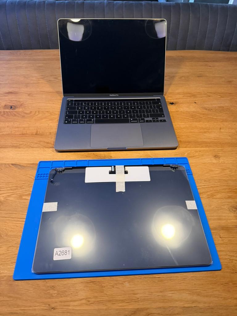 GLOEDNIEUW Macbook air m2 A2681 beeldscherm midnight, Computers en Software, Monitoren, Ophalen of Verzenden, Zo goed als nieuw
