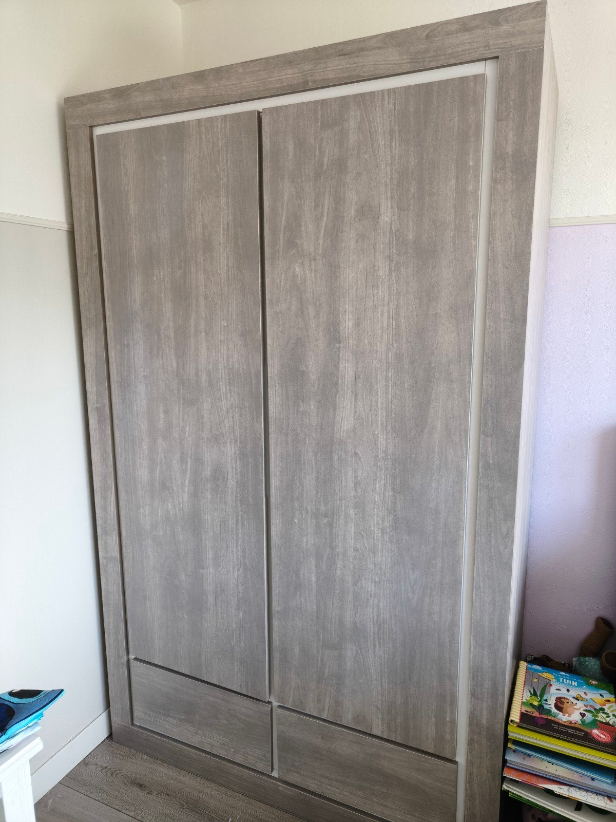 Kledingkast met planken en hangruimte. Ideaal voor baby/kind, Ophalen, Met deur(en), Zo goed als nieuw, 150 tot 200 cm