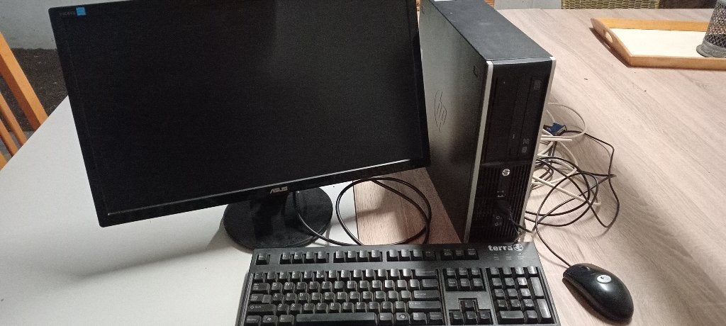 Complete desktop computer set, Computers en Software, Desktop Pc's, Ophalen, Gebruikt, HDD, HP