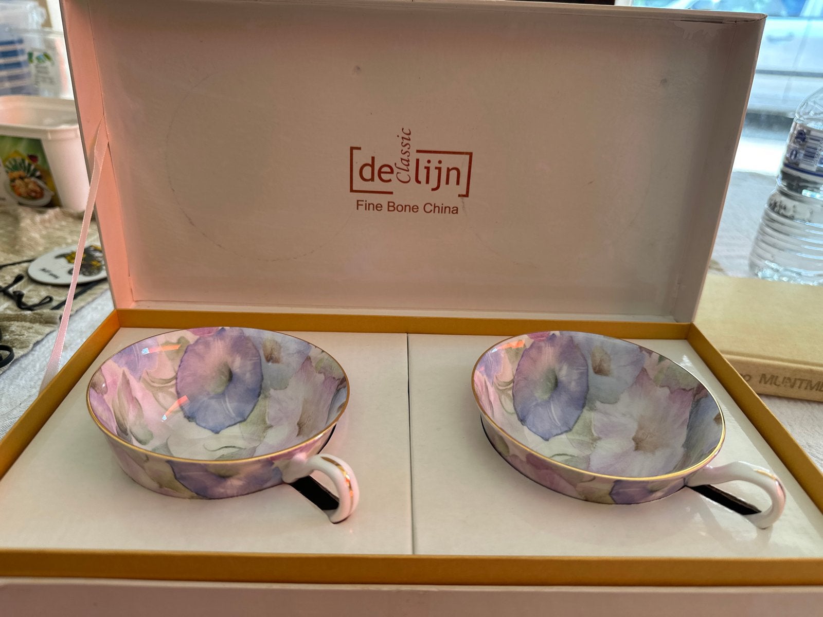 De Classic Lijn - Fine Bone China 2 kopjes met bloemmotief, Ophalen, Zo goed als nieuw, Overige stijlen, Kop(pen) en/of Schotel(s)