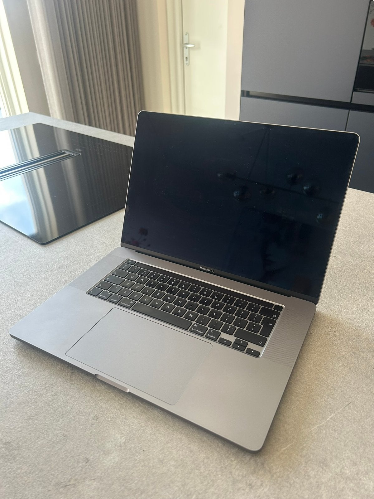 MacBook Pro 16” Retina 2019, Computers en Software, MacBook Pro, 2 tot 3 Ghz, Ophalen of Verzenden, Zo goed als nieuw
