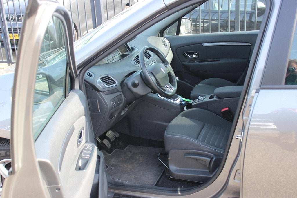 Renault Scénic 1.2 TCe Limited, Navigatie!, Voorwielaandrijving, Stof, Gebruikt, 4 cilinders
