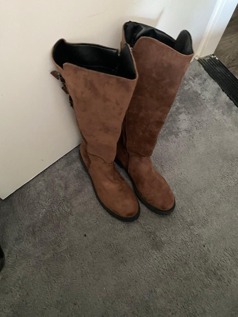 Bruine suède hoge laarzen met gespen, Kleding | Dames, Schoenen, Hoge laarzen, Bruin, Nieuw, Ophalen of Verzenden