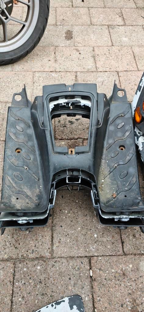 Speedfight 1 en 2 treeplank., Fietsen en Brommers, Brommeronderdelen | Scooters, Ophalen of Verzenden, Gebruikt, Kap, Peugeot