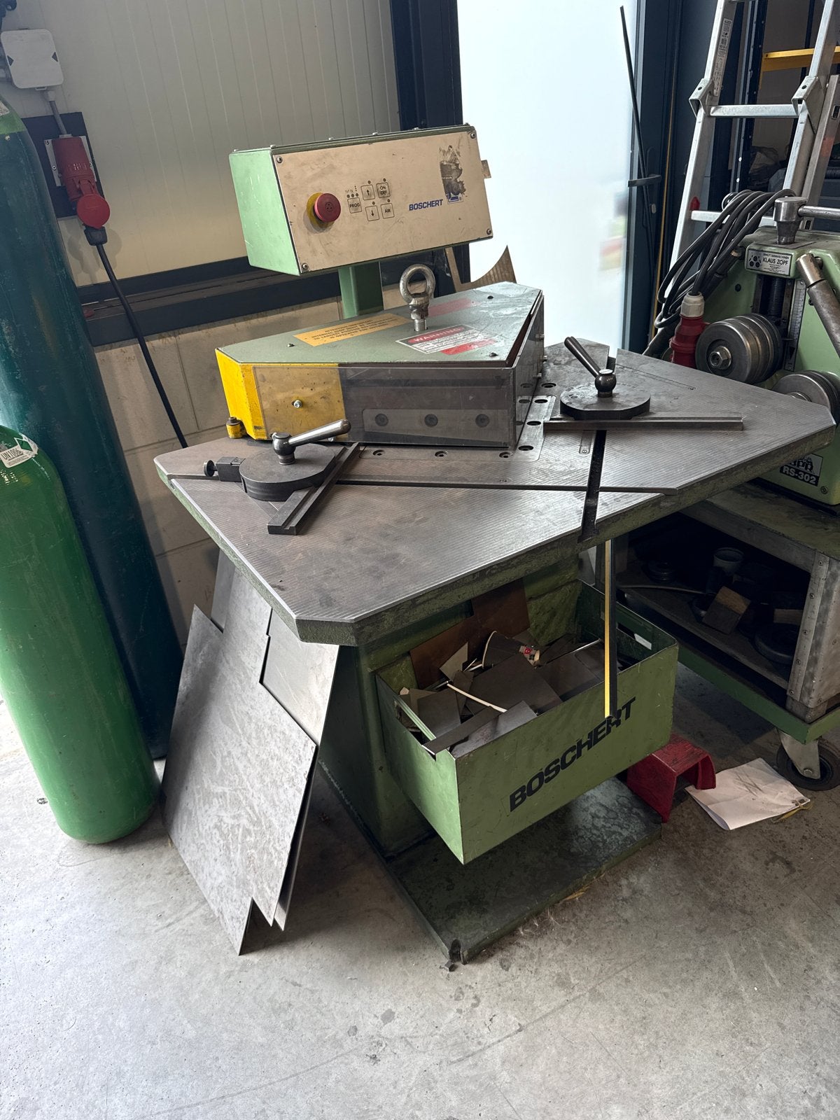 Boschert Uithoekschaar - Type LB 12/30, Zakelijke goederen, Machines en Bouw | Metaalbewerking, Ophalen