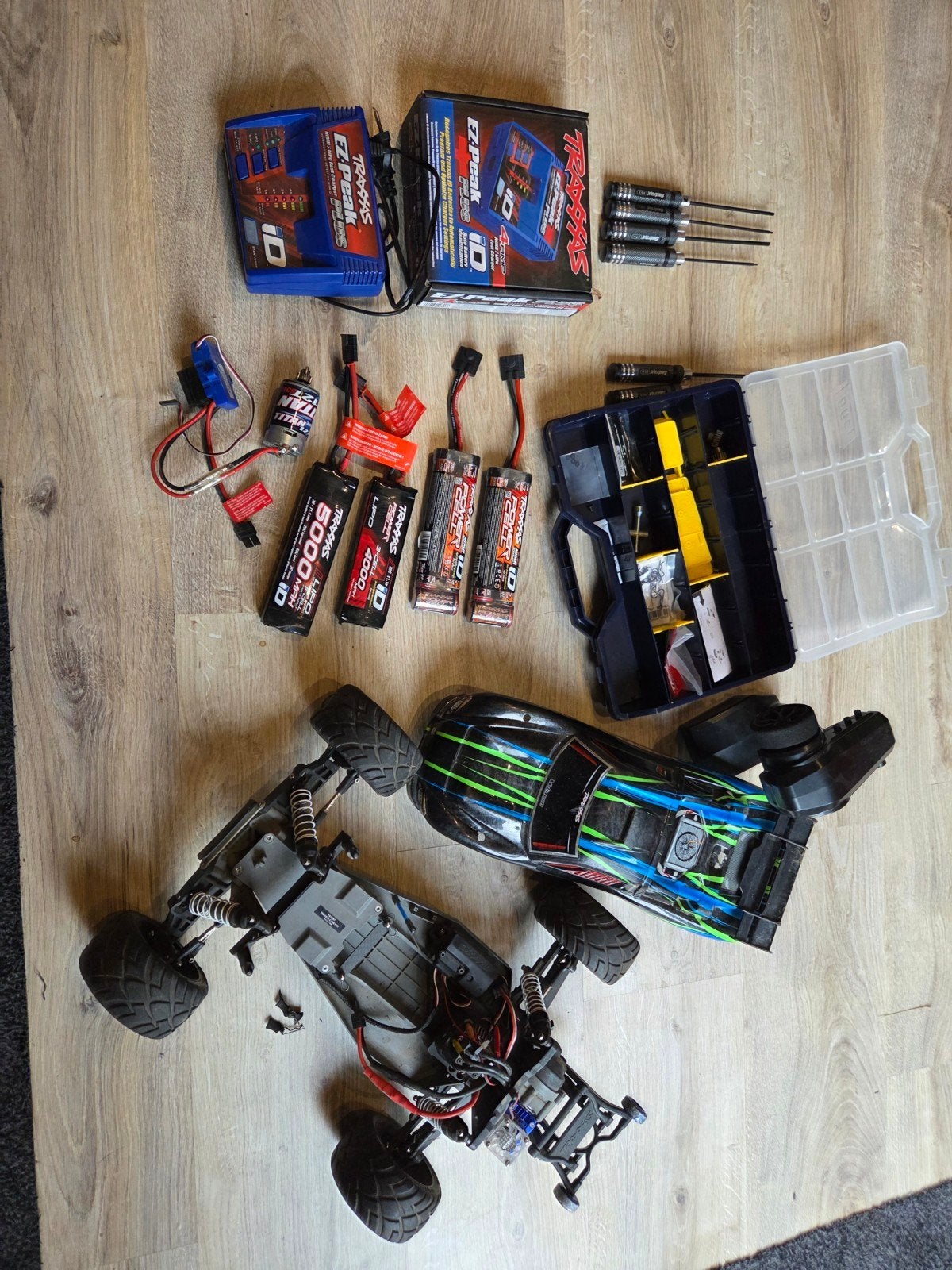 Traxxas Rustler VXL 2WD RC Auto met veel extra's, Elektro, Gebruikt, Auto offroad, Ophalen of Verzenden