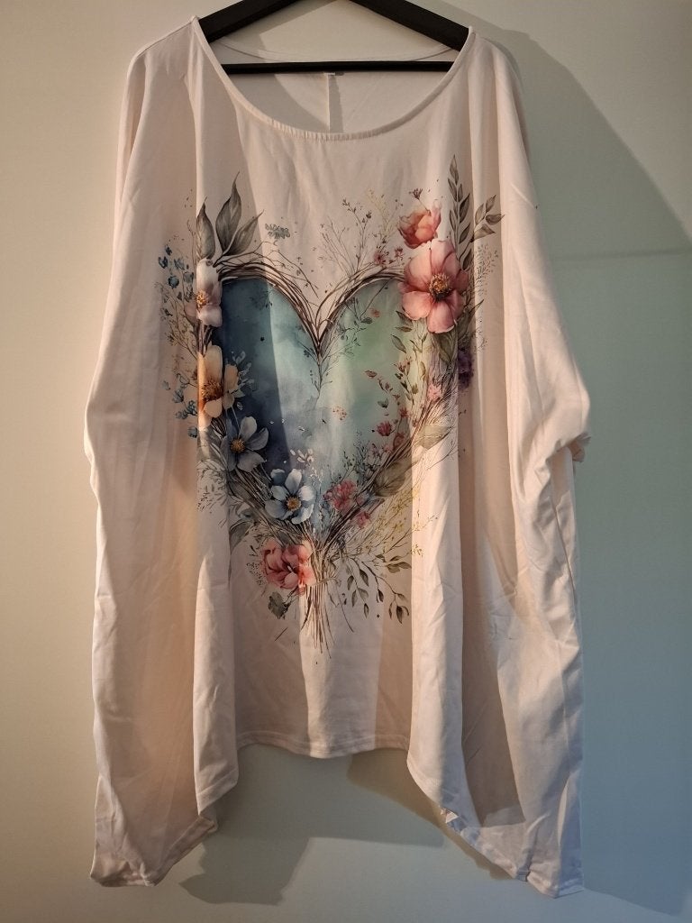 plus size T-shirt met hart/bloemen, Kleding | Dames, Ophalen of Verzenden, Nieuw, Maat 46/48 (XL) of groter, Korte mouw
