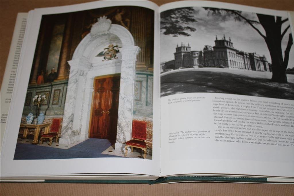 The National Trust Book of Great Houses of Britain., Ophalen of Verzenden, Gelezen, Interieur en Design